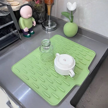 🍽️ NÅ 50 % RABATT! 💧🧽 Silikon benkeplatematte, sprutsikker og varmebestandig