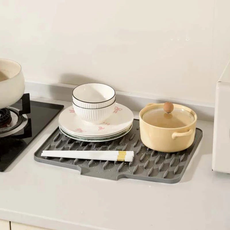 🍽️ NÅ 50 % RABATT! 💧🧽 Silikon benkeplatematte, sprutsikker og varmebestandig