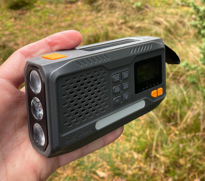 🎃Halloween-tilbud 50 % RABATT!🔥DAB+/FM nødradio – 4500 mAh powerbank, håndsveiv, solcelledrevet og SOS
