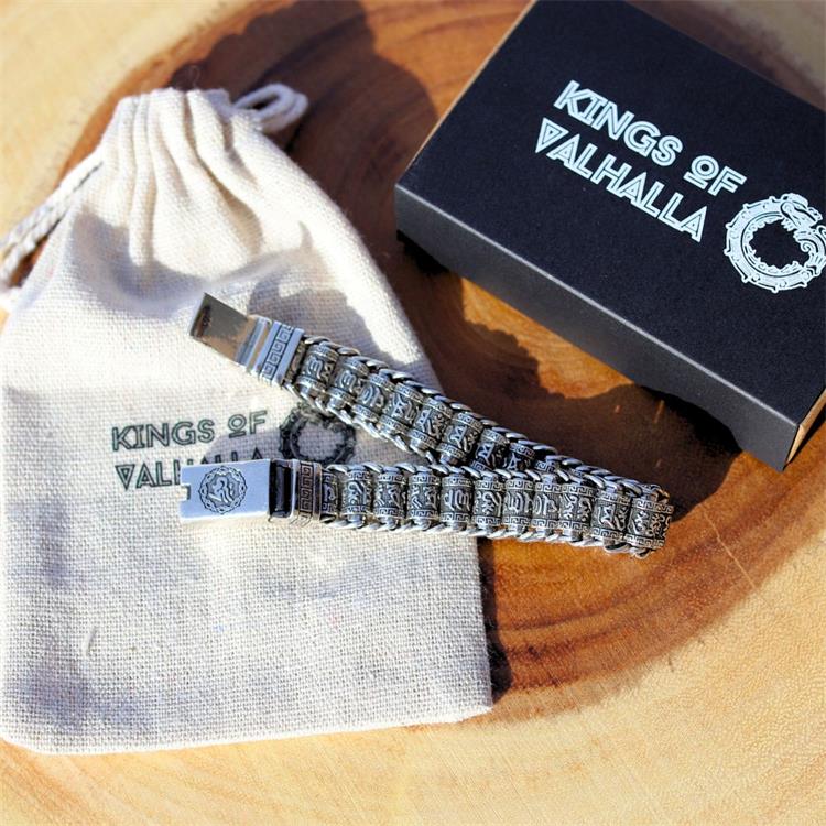 Armbånd med seks tegn som symboliserer sannhetens bønnehjul