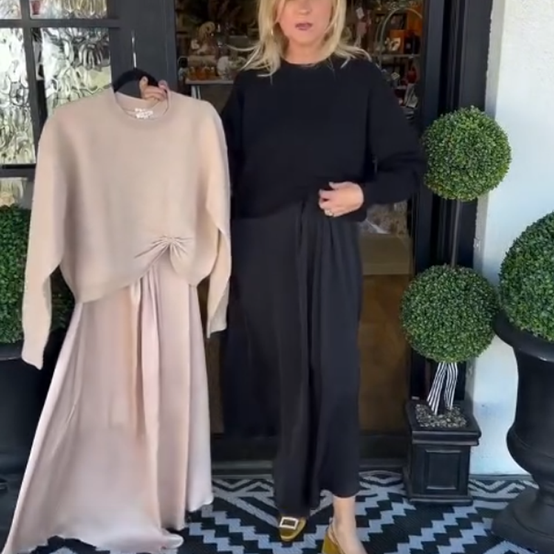 Elegant 2-delt sett for kvinner: Topp med vridd knute og maxikjole