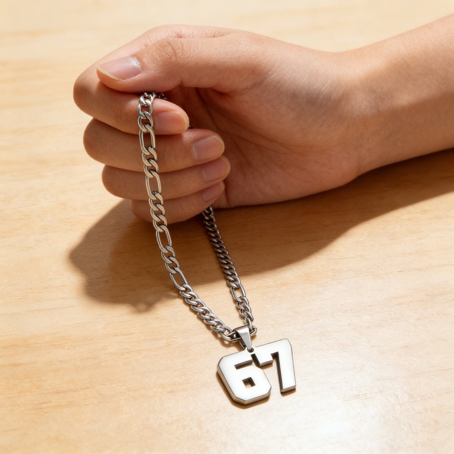 67 Number Pendant Necklace – Et statement-smykke for alle fashionistaer