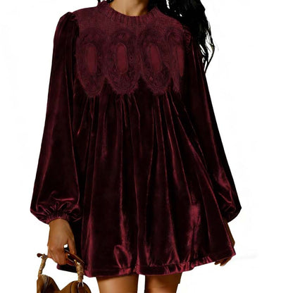 Vintage-inspirert tunikakjole med blondepaneler