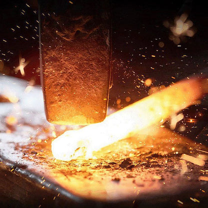 ✨ Smidd kokkekniv i høykarbonstål – Skarp, slitesterk, rustbestandig og allsidig for ethvert kjøkken! ✨