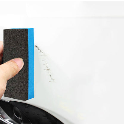 Fjerner riper i bilen