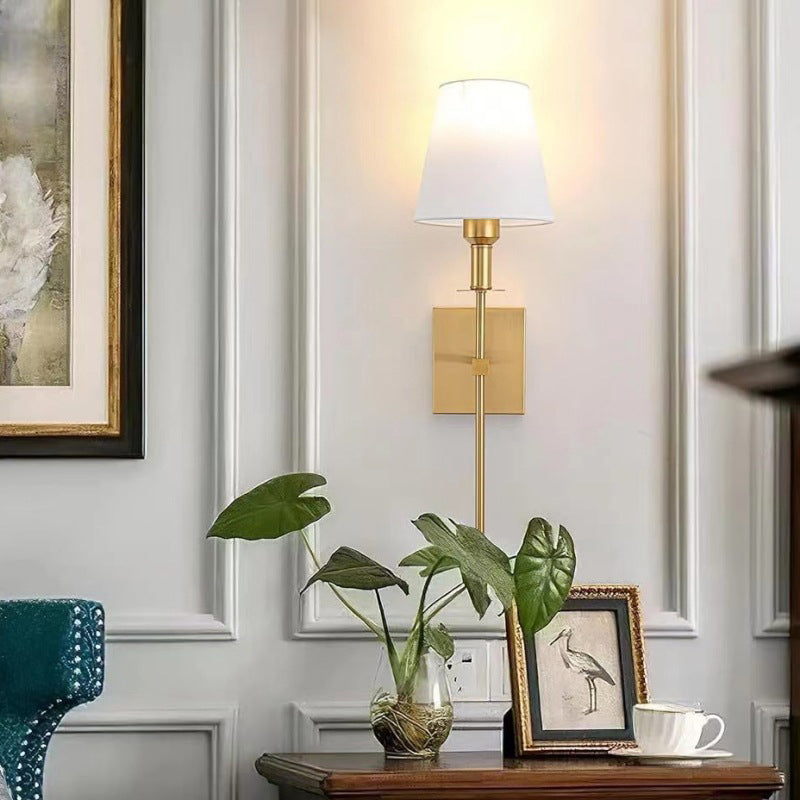Klassisk vegglampe med lampeskjerm i stoff