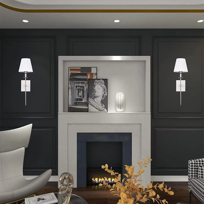 Klassisk vegglampe med lampeskjerm i stoff