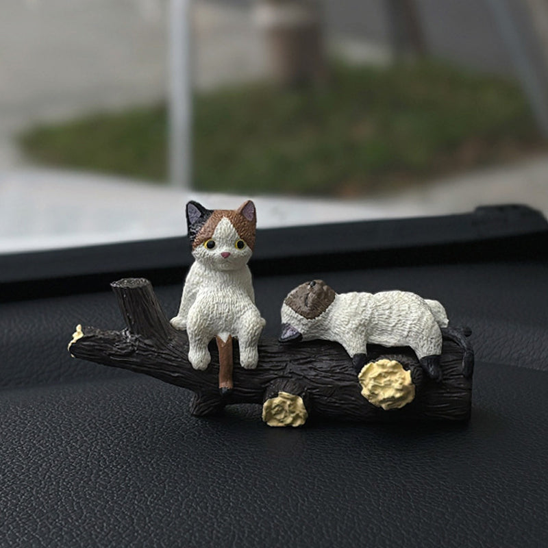 Søtt kattedekorasjon til bilens dashbord