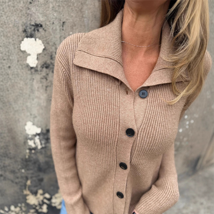 Elegant strikket topp med slagkrage for kvinner