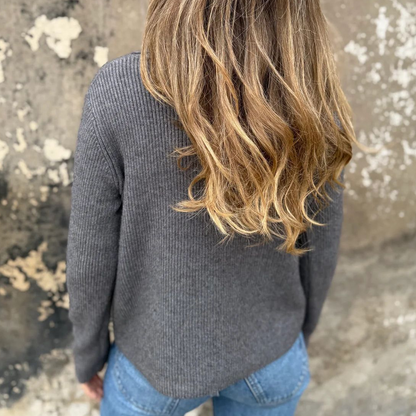 Elegant strikket topp med slagkrage for kvinner