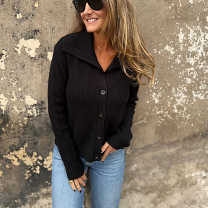 Elegant strikket topp med slagkrage for kvinner