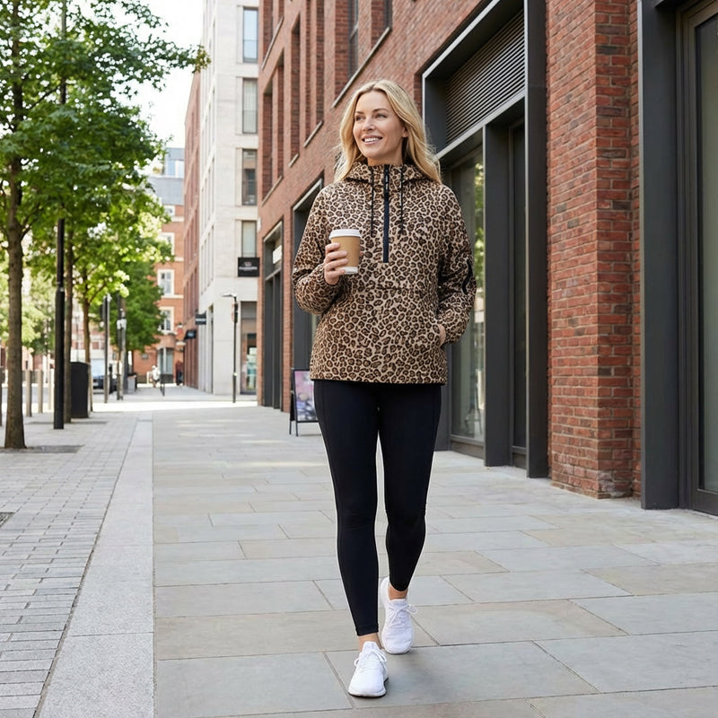 Leopardmønstret hettegenser med kengurulomme