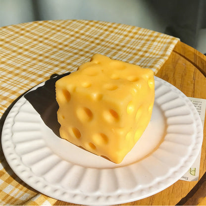 🧀Kjempestor ostestressleke – Terapeutisk lindring med tilfredsstillende klem! ✨