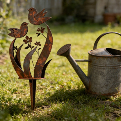 🏡 Rustikk hagepinn i metall – Mønster: Fugler og blomster 🕊️