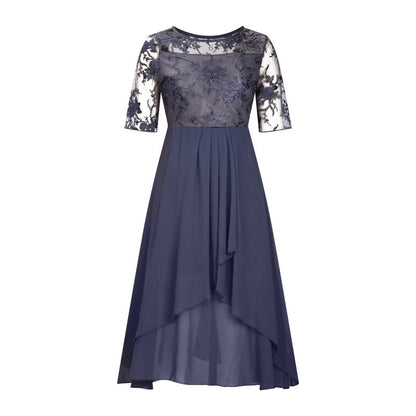 Midikjole med blomsterbroderi – løstsittende og elegant med rund hals🌸