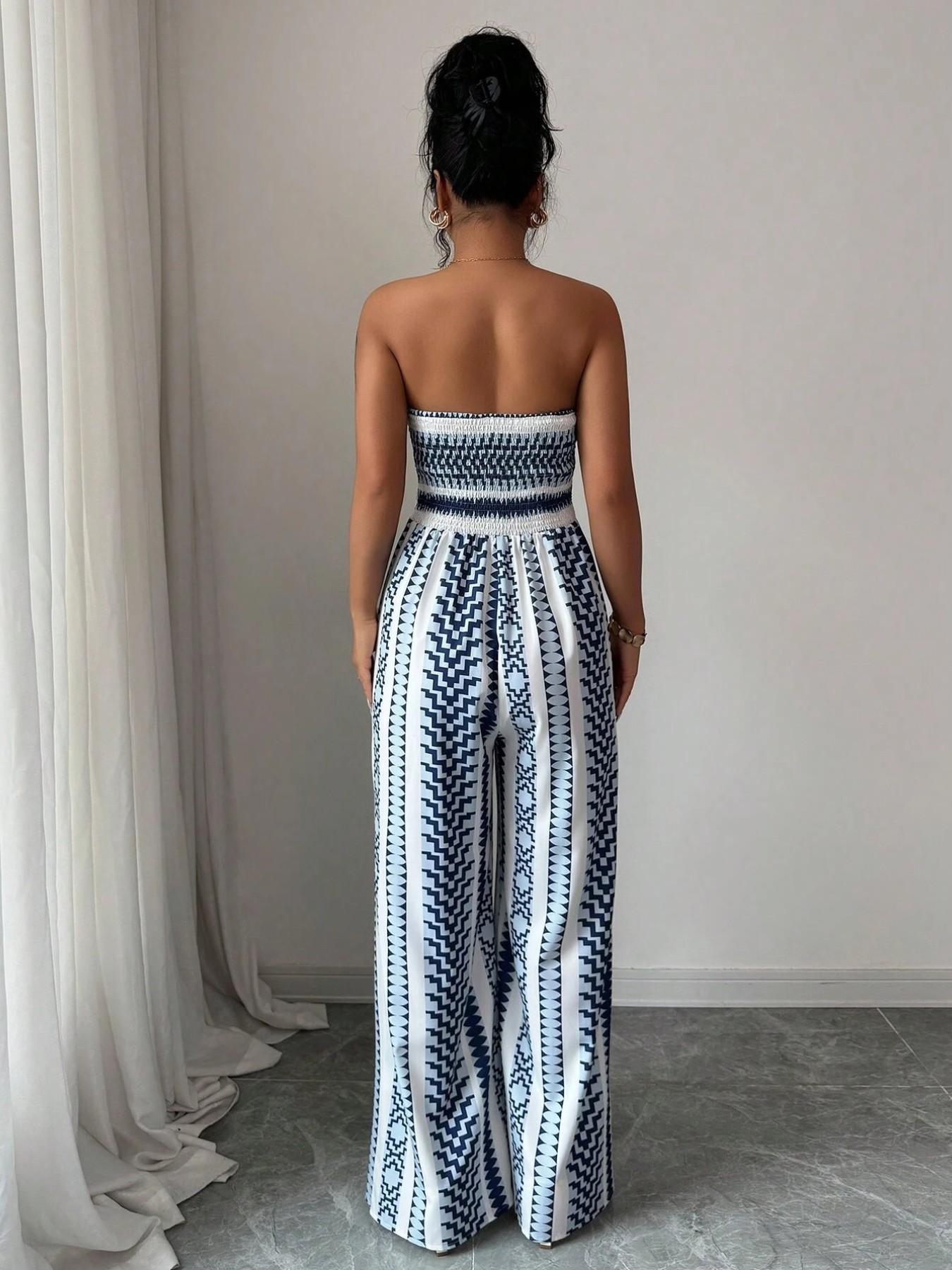 👗💙 Geometrisk jumpsuit med halterneck og sidesliss!