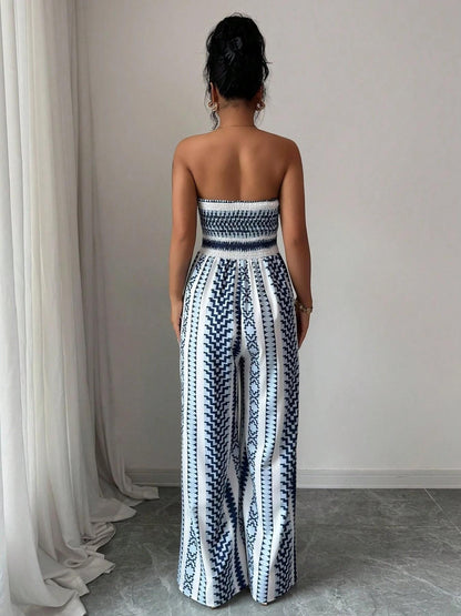 👗💙 Geometrisk jumpsuit med halterneck og sidesliss!
