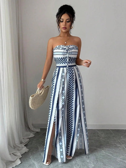 👗💙 Geometrisk jumpsuit med halterneck og sidesliss!
