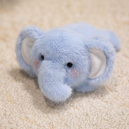 Nydelig kosedukke som kjøleskapsmagnet
