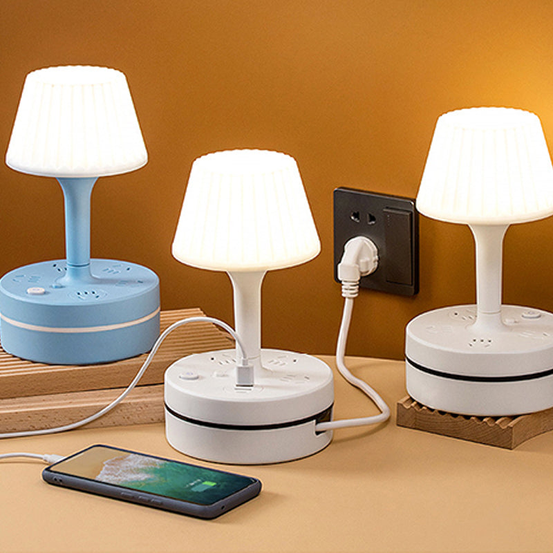 💡 Nattbordslampe med stikkontakter og USB-porter