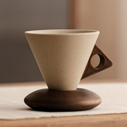 ☕ Håndlaget kaffekrus i keramikk – trehåndtak, matt glasur, 180ml. Unikt og rustikt! 🪵✨