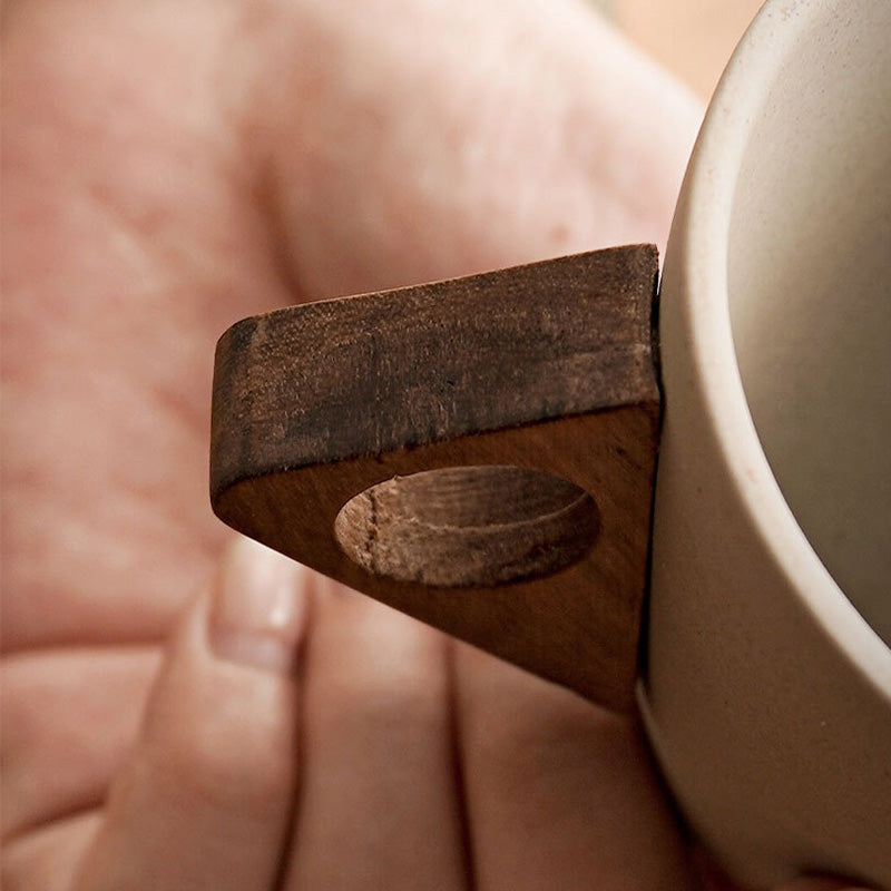 ☕ Håndlaget kaffekrus i keramikk – trehåndtak, matt glasur, 180ml. Unikt og rustikt! 🪵✨