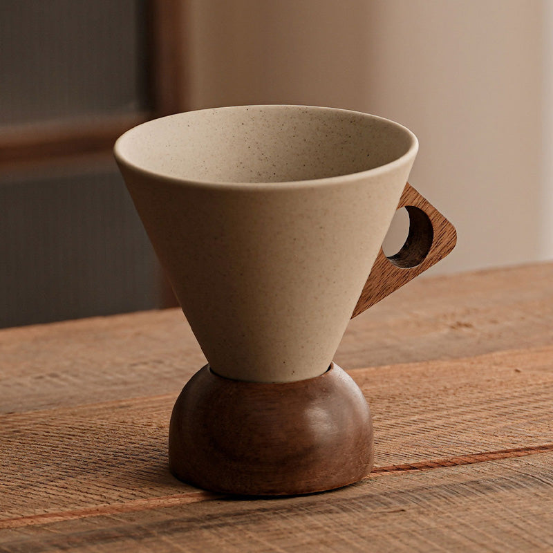 ☕ Håndlaget kaffekrus i keramikk – trehåndtak, matt glasur, 180ml. Unikt og rustikt! 🪵✨