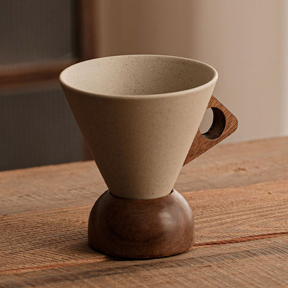 ☕ Håndlaget kaffekrus i keramikk – trehåndtak, matt glasur, 180ml. Unikt og rustikt! 🪵✨