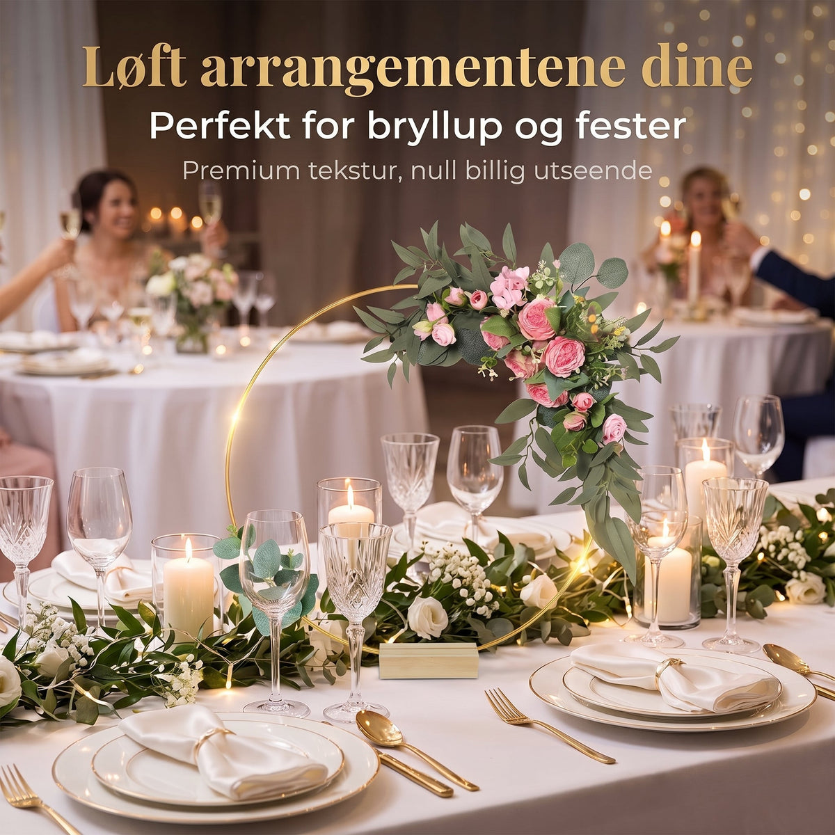 Blomsterdekorasjon i form av gullmetallring med trestativ